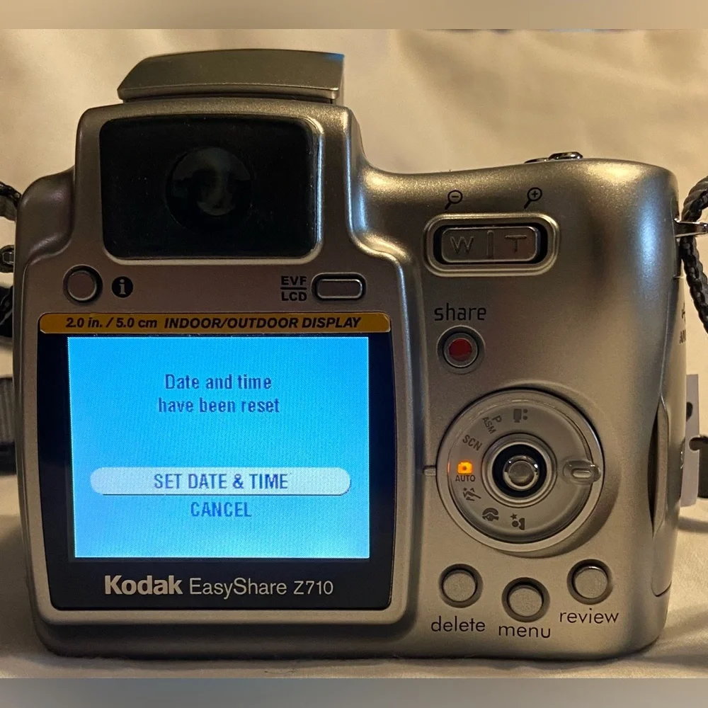 Kodak EasyShare Z710 7.1MP Digital Camera Silver W/ SD Card. Tested - Works